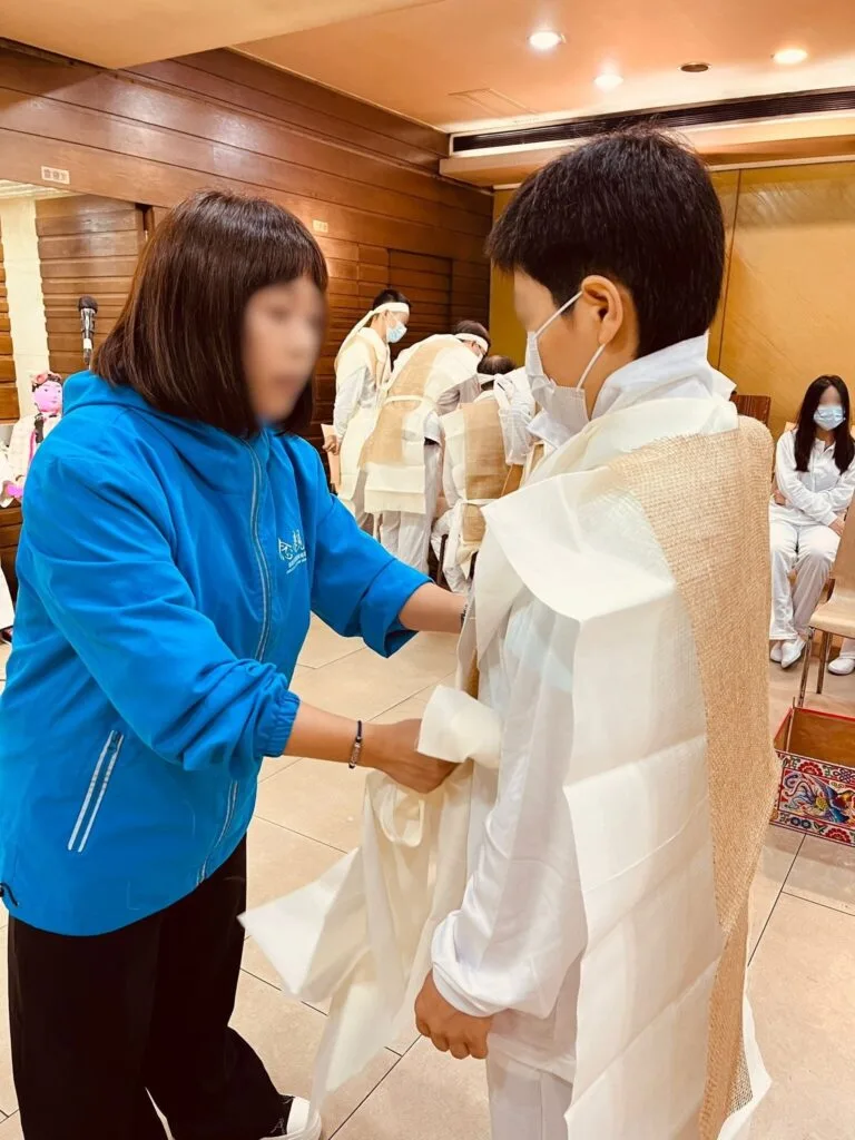 穿著孝服
