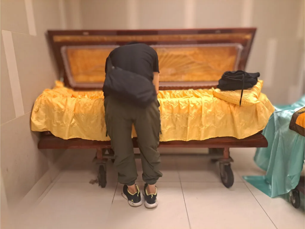 遺體入殮