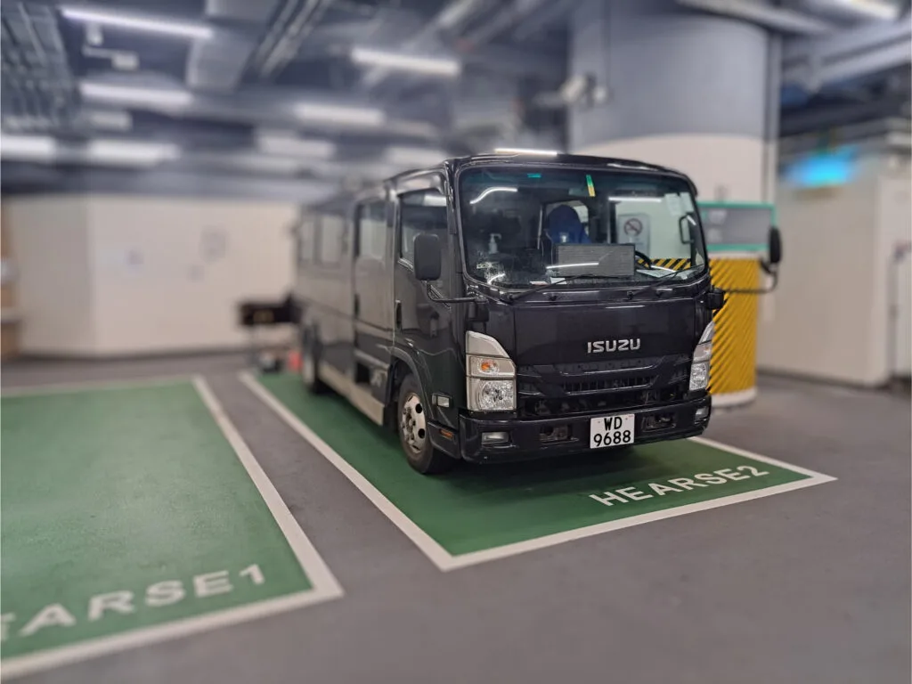 靈車接送遺體
